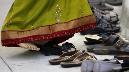 जूतों में है तरक्की का राज़, मंदिर में हो जाए चोरी तो क्या है संकेत | Boldsky