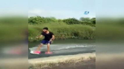 Sulama kanalında sörf yapan Adanalı kamerada