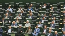 Rohaní recibe duras críticas en el Parlamento por su gestión económica