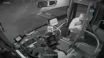 Otobüste Çantasını Unuttu, Şoförü Darp Etti...o Anlar Kamerada