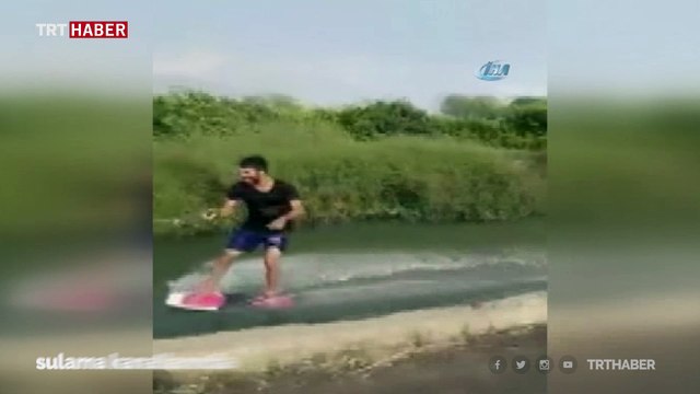 Adana'da sulama kanalında sörf