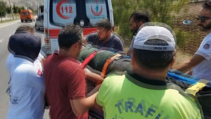 Mezar ziyaretine giden anne ve oğlu kazada yaralandı