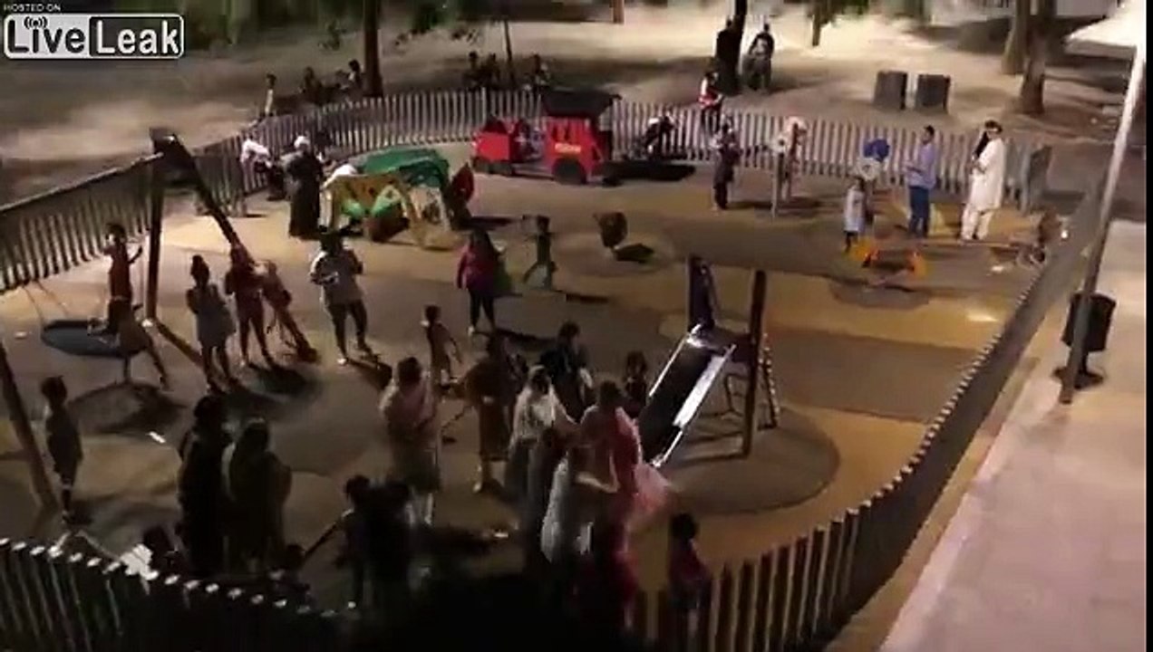 Embrouille entre mamans au parc au milieu des enfants à Barcelone !