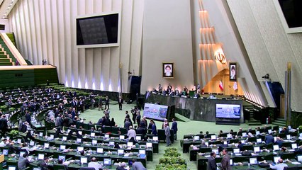 Rohani comparece ante el Parlamento iraní por crisis económica