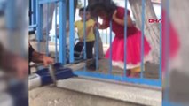 Bilecik Demir Parmaklıklara Başı Sıkışan Küçük Kızı İtfaiye Kurtardı Hd