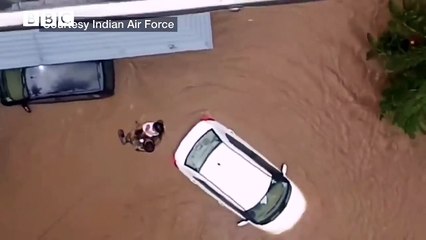 India floods- Amazing rescue video from Kerala - BBC News