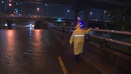 서울 '기습폭우'...동부간선도로 통제 / YTN