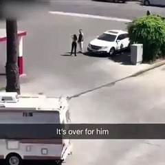 Ce pauvre gars se fait pourrir par sa copine... mais ça termine bien