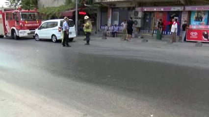 İstanbul Küçükçekmece'de Yola Kimyasal Madde Döküldü -1