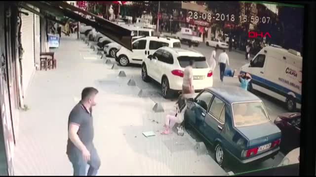 İstanbul- Ambulans Karşıdan Karşıya Geçen Kadına Çarptı