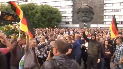 La muerte de un hombre provoca una concentración de 2.000 neonazis en Kemnitz, Alemania, para "dar caza".