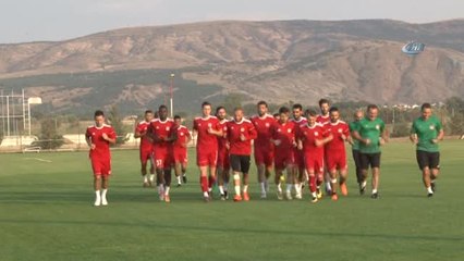 Tamer Tuna: "İzleyenlere Zevk Veren Bir Takımız"