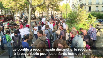 Enfants homosexuels: manifestation contre les propos du pape
