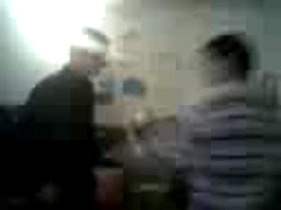 Alan kick Romain