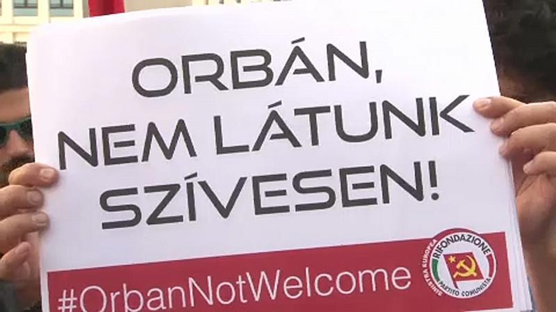 ⁣Orbán és Salvini ellen tüntettek Milánóban