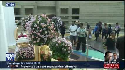 À Détroit, des milliers de fans défilent devant le cercueil d'Aretha Franklin