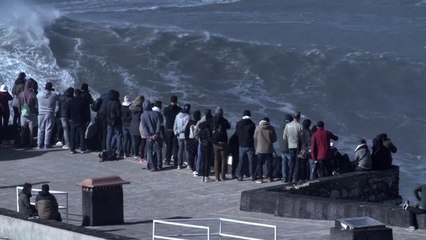 Adrénaline - Surf : Women's XXL Biggest Wave Record Contender- Justine Dupont at Nazare