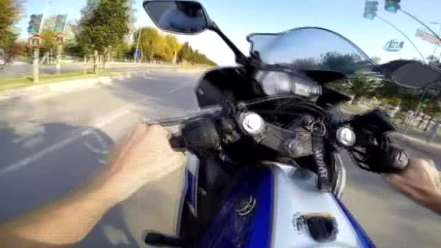 İstanbul'da Ayaklarıyla Motosiklet Süren Maganda Yine Terör Estirdi