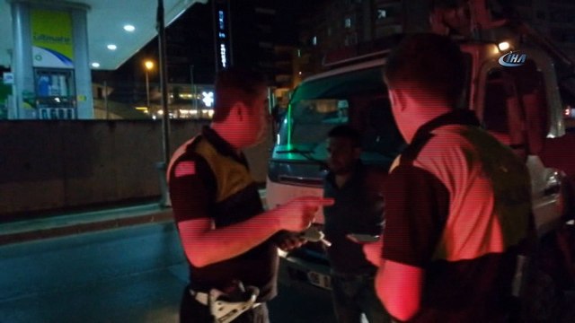 Yoldan çıkan alkollü sürücü, polis ekiplerine zor anlar yaşattı