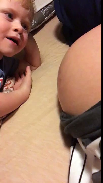 Beba pozdravlja brata