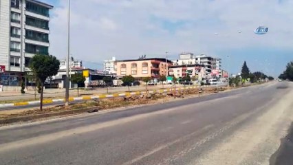 Devrilen kamyon herkese dehşeti yaşattı, o anlar kamerada