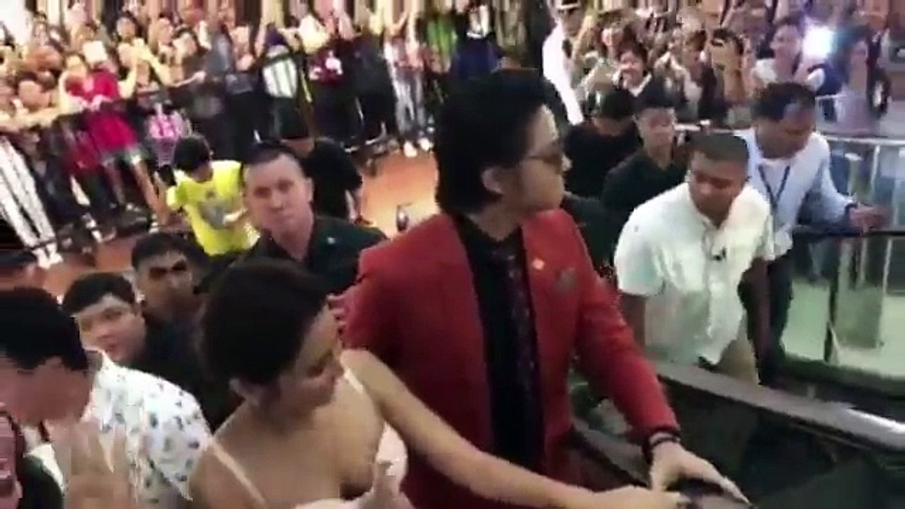 DANIEL PADILLA, NANGGIGIL SA KAGANDAHAN NI KATHRYN BERNARDO! THE HOWS OF US PREMIER NIGHT