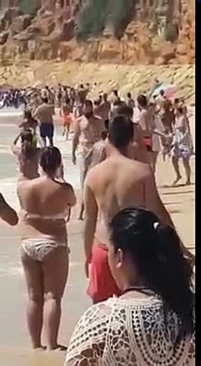 Espagne : des migrants débarquent en pirogue et prennent la fuite, les baigneurs sous le choc