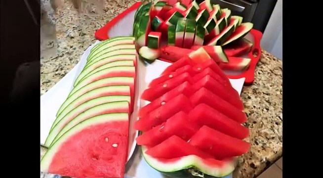 Как нарезать арбуз красиво и быстро. Три способа