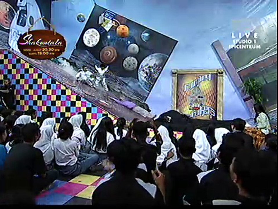 Geger, Ada 'Alien' Cantik di Pesbuker