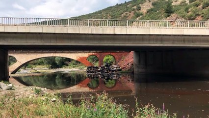 Kimyasal madde yüklü tanker köprüden düştü - KARABÜK