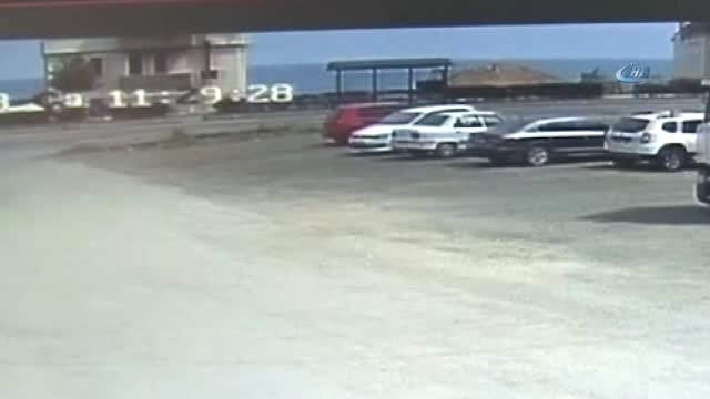 Feci Kaza Kamerada...karşı Şeride Geçen Otomobil İkiye Bölündü: 1 Ölü, 12 Yaralı