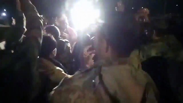 video of dance of pakistani and indian army mens