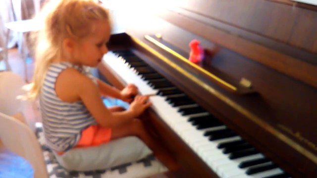 Chanson Française enfantine. Comptine Alice Baranovskii. 4 ans . Chanson Frère Jacques . Piano