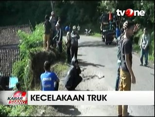 Sopir Mengantuk, Truk Timpa Rumah di Cianjur