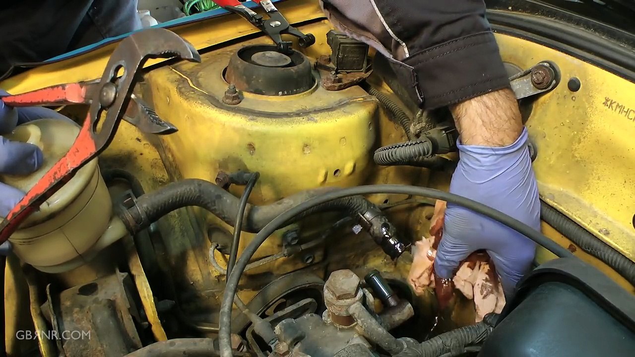 Descente du Moteur  Changement d'Embrayage de la Hyundai Accent Ep.3