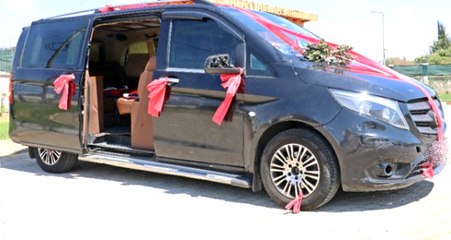 Gelin Arabası Gibi Süslenen Araçla Yurt Dışına Kaçmaya Çalışan Göçmenler Yakalandı