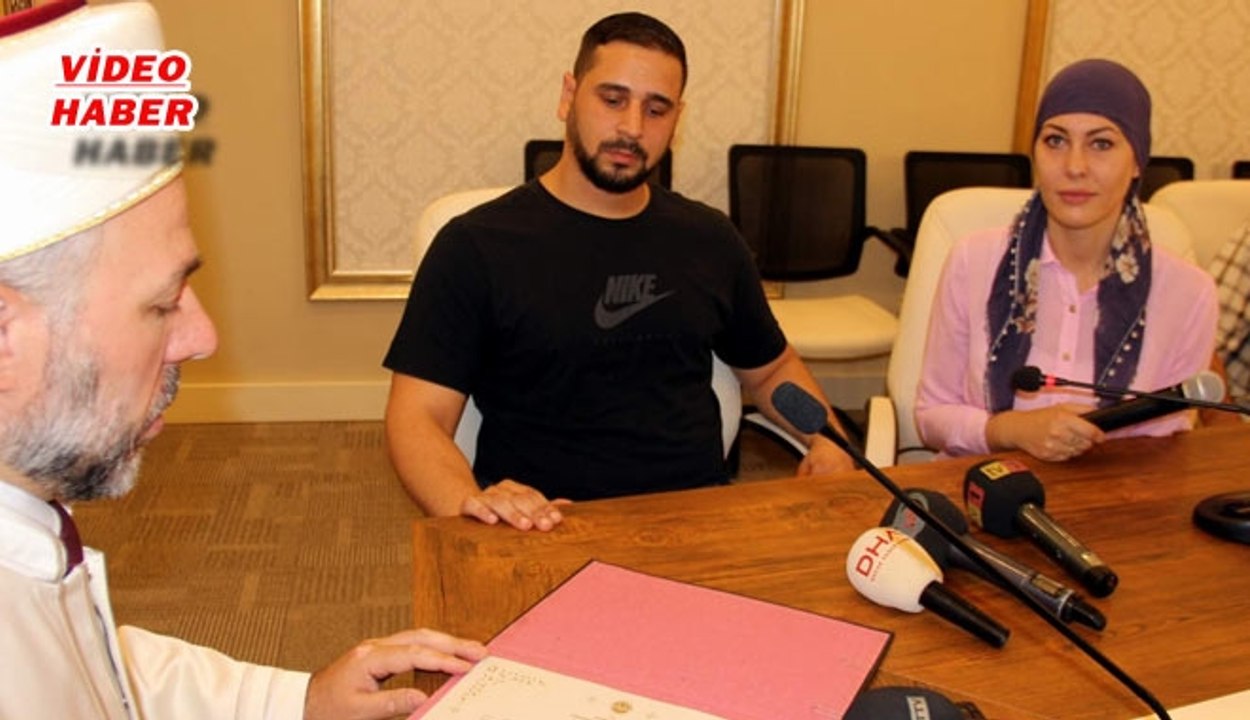 (29 Ağustos 2018) ŞEHADET GETİRİRKEN GÖZYAŞLARINI TUTAMADI NATASCHA NICOLE KELLERMAN MÜSLÜMAN OLARAK ´ZEYNEP´ ADINI ALDI