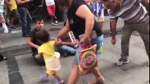 Sokakta Müzik Yapan Çocuklardan Muhteşem Bir 'Çav Bella' Performansı