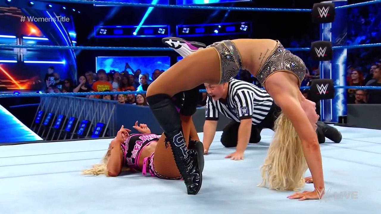 Becky Lynch ambushes Charlotte Flair following main event title match- SmackDown LIVE, Aug. 28, 2018