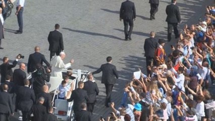 Papa Francisco afirma viajó a Irlanda para hacerse cargo del sufrimiento por abusos