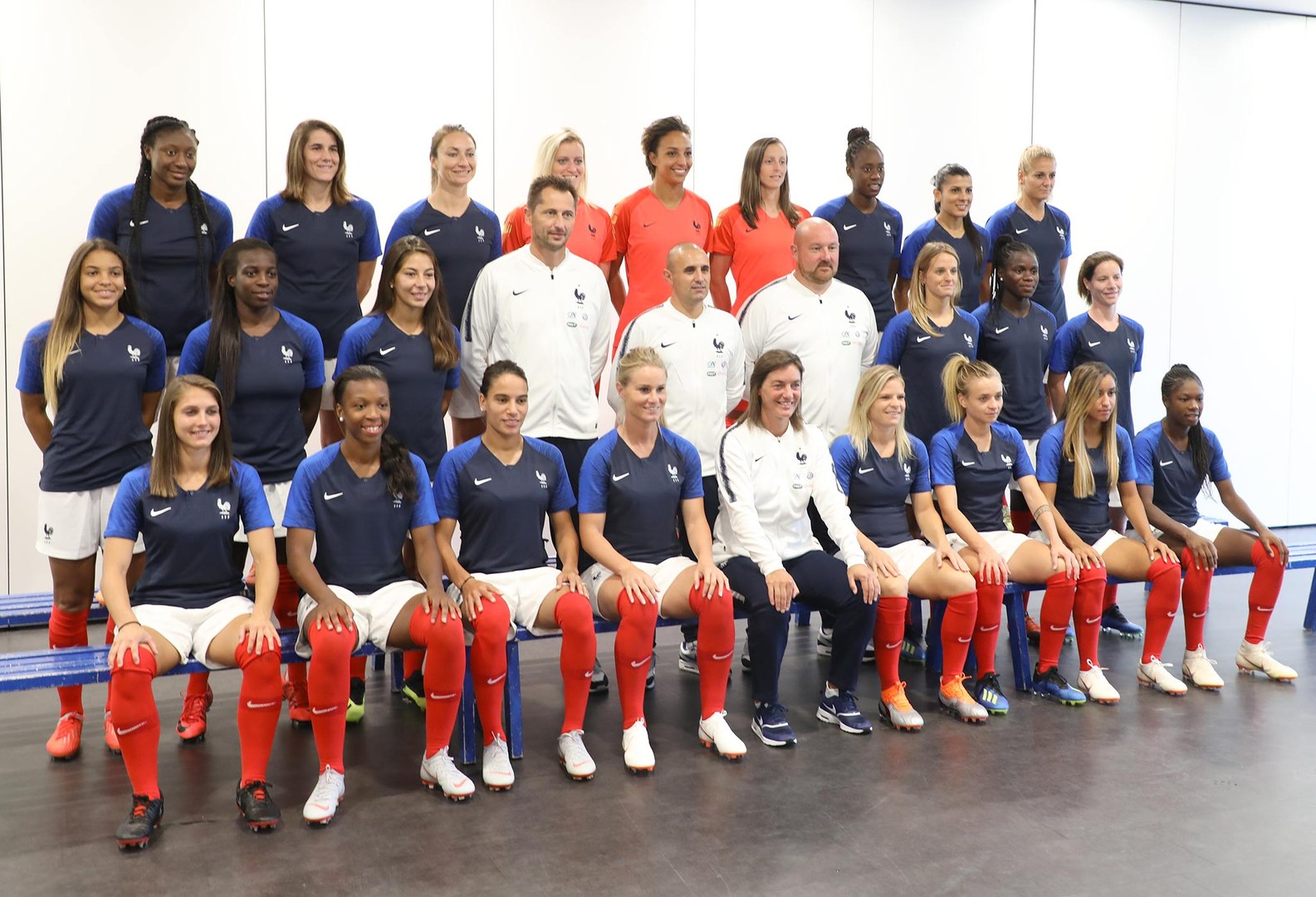 Equipe de France Féminine : les coulisses de la photo officielle 2018-2019  I FFF 2018 - Vidéo Dailymotion