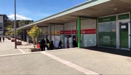 La ‘carrer Borroka’ revienta a palos la sucursal del Santander en la Universidad Autónoma de Barcelona
