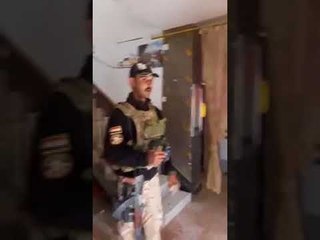 القوات الامنيه تدخل منطقة عنه وتلقي القبض على داعشي وتفتش البيوت لتأمينها   YouTube