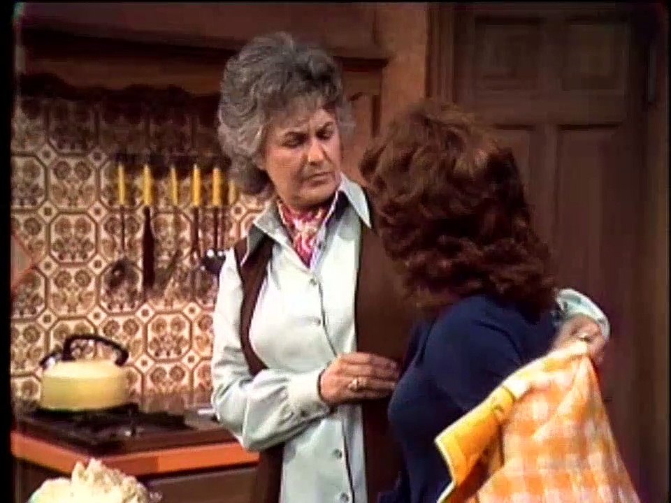 Maude S01E01