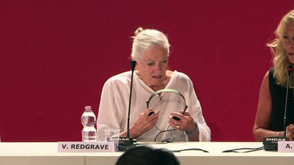 Vanessa Redgrave recebe Leão de Ouro em Veneza