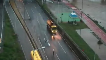 수도권 곳곳 도로 통제...잠수교 통행 재개 / YTN