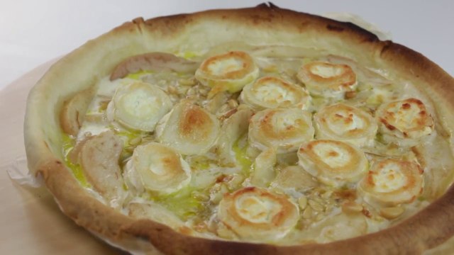 Come preparare torta salata alla pera e formaggio di capra