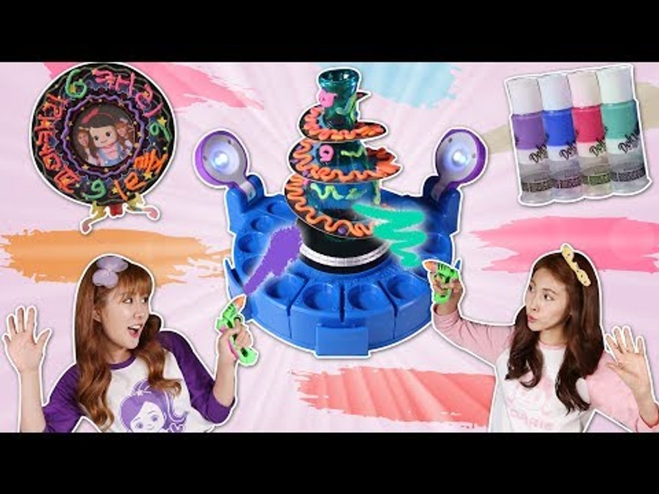 캐리 줄리의 신기한 도자기 꾸미기! 빙글빙글 돌아가는 플레이도우 도빈치 | 캐리와장난...