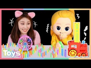 캐리 자동도미노게임 장난감으로 캐리와 꼬마엘리의 도미노 마을 만들기 놀이ㅣ캐리와장난감친구들
