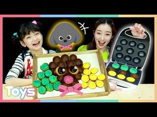 초콜릿 듬뿍 바른 베이비 카스텔라 메이커 장난감으로 신년 맞이 요리 놀이ㅣ캐리와장난감친구들